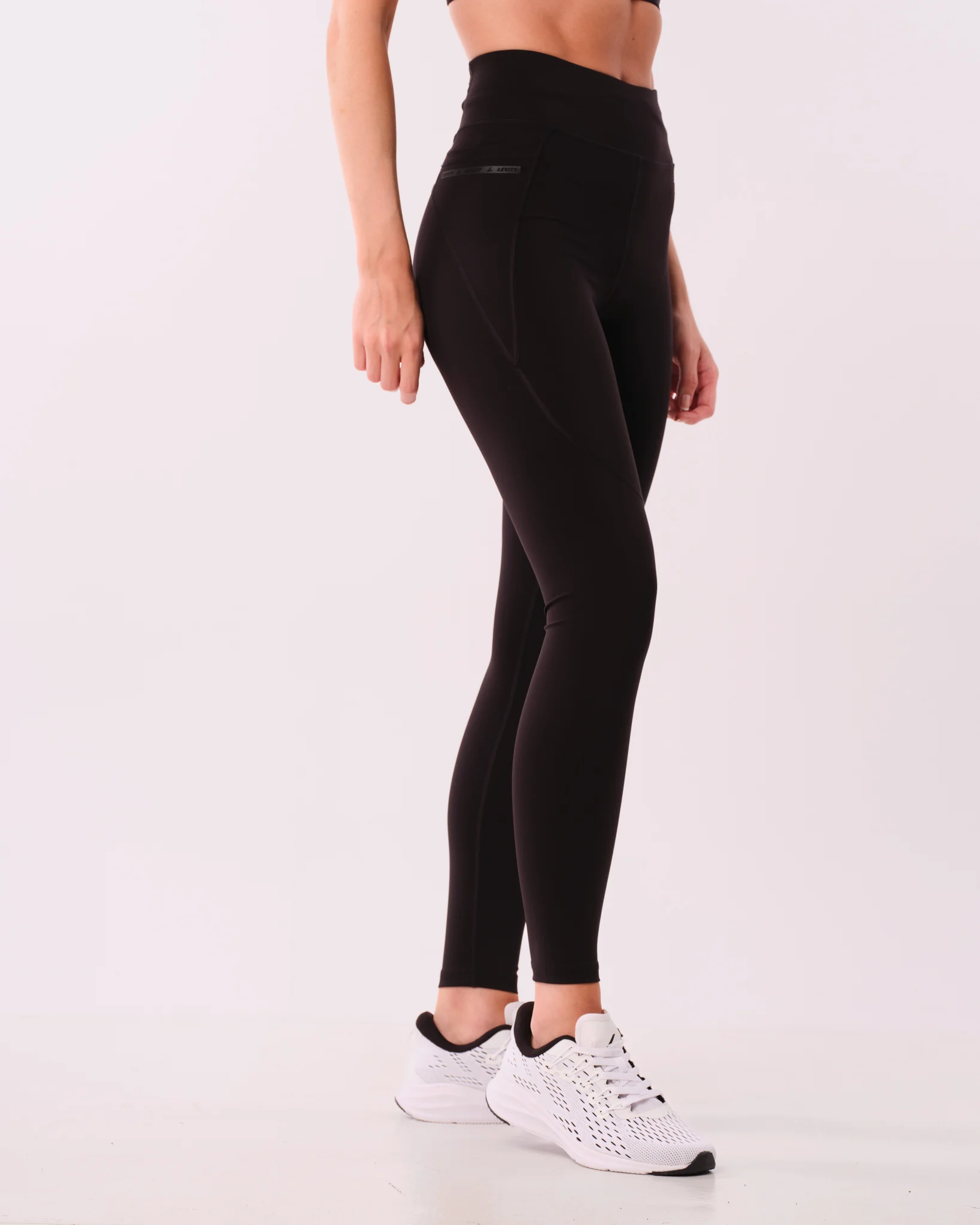 LEVITY Conquer Running Pocket Tights Black