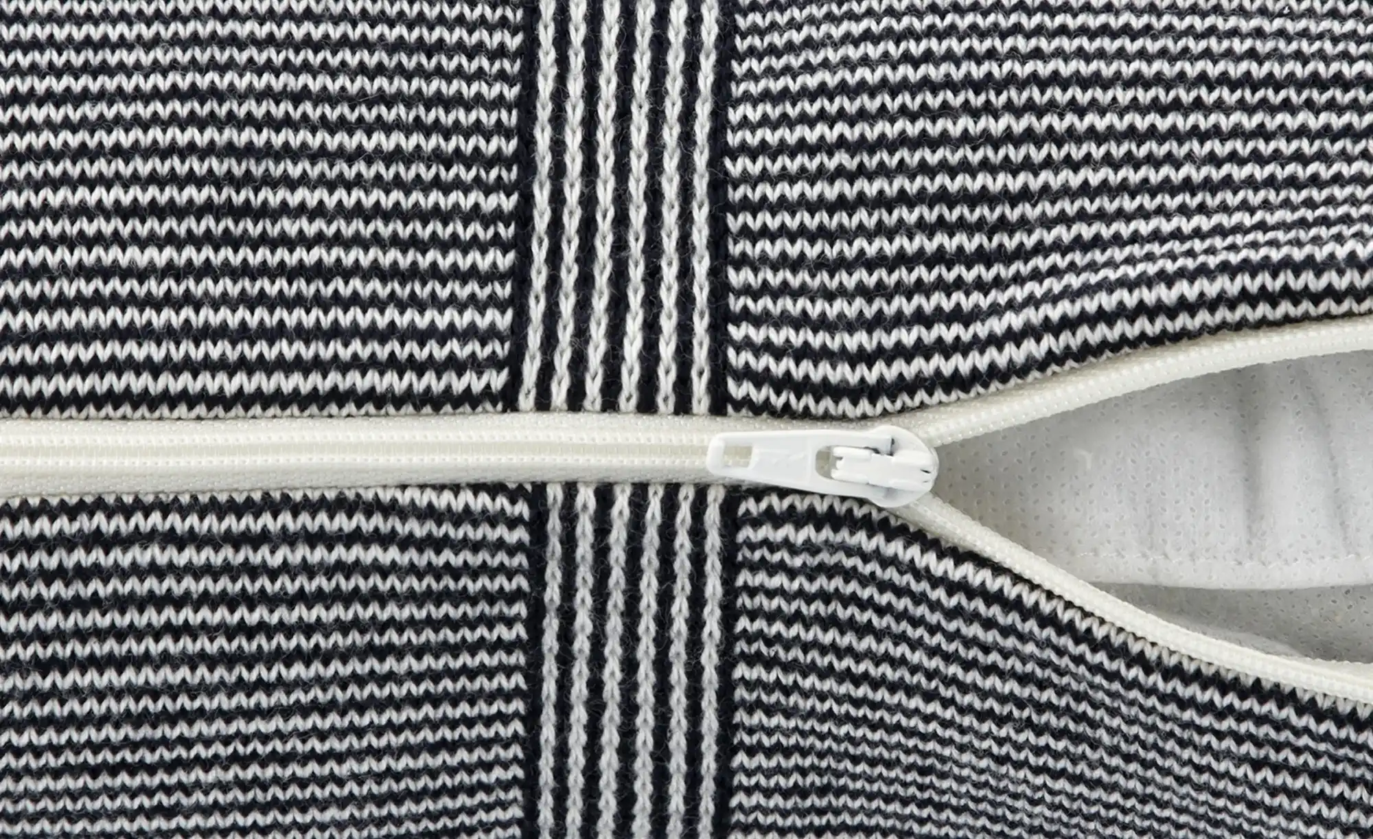 Gray & Jones Kissen Black Coast
