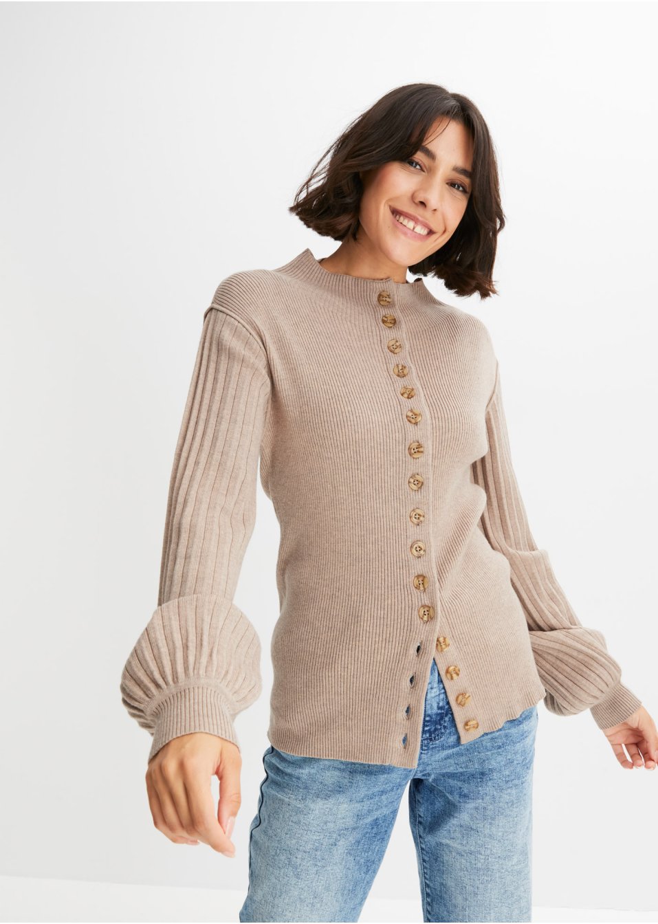 Pull à patte de boutonnage