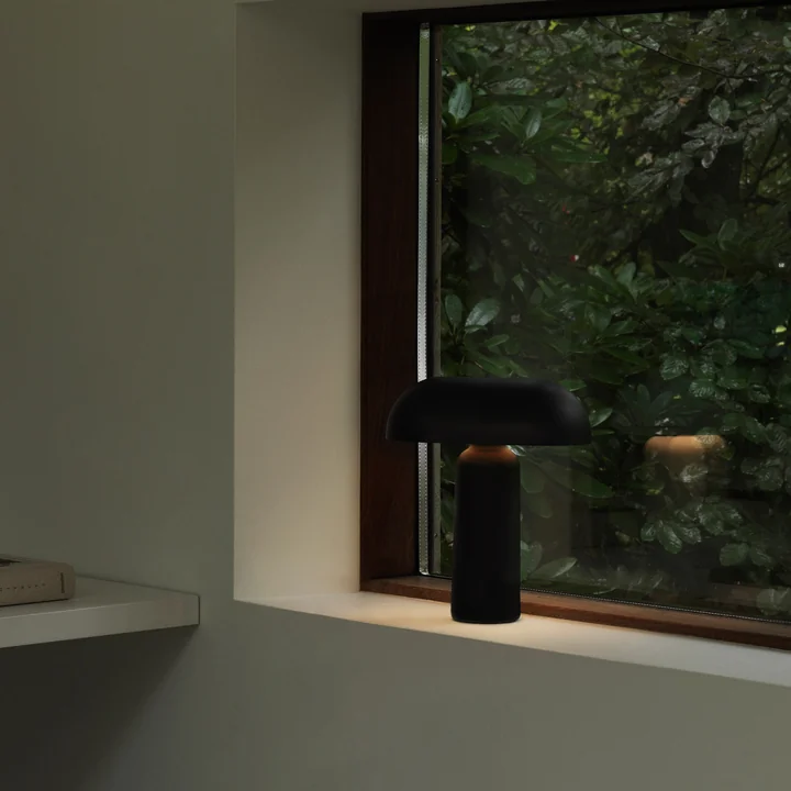 Normann Copenhagen - Porta LED Akku-Tischleuchte, schwarz