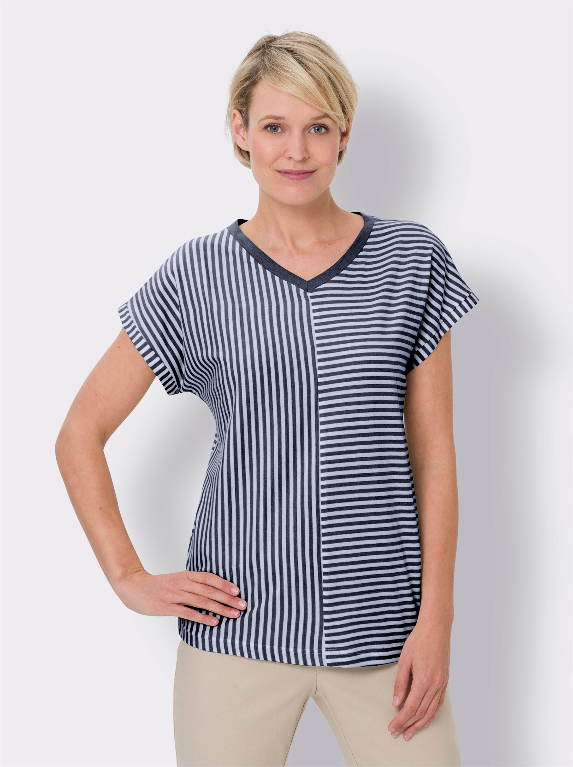 V-Shirt mit überschnittenen Schultern