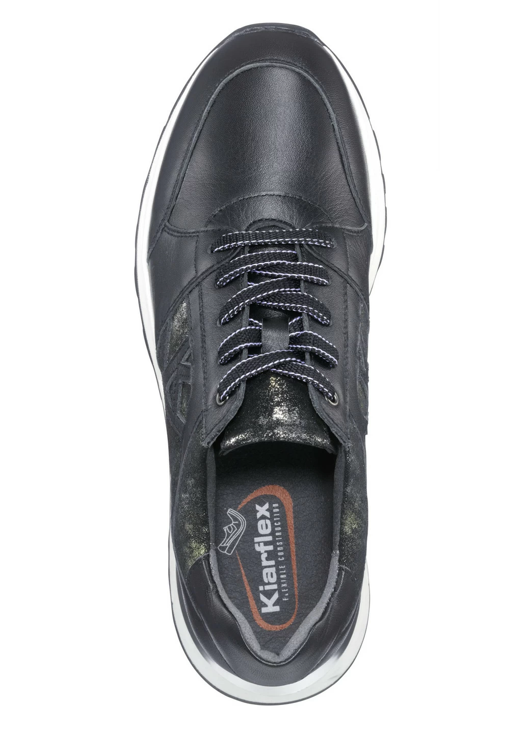 Sneaker im modischem Design
