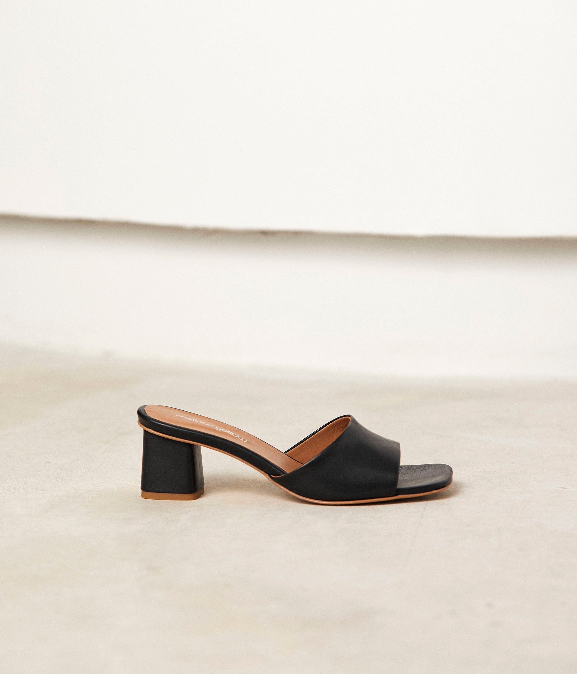 Mules cuir noir Lana