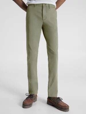 Calças chino slim fit tingidas em peça da Bleecker