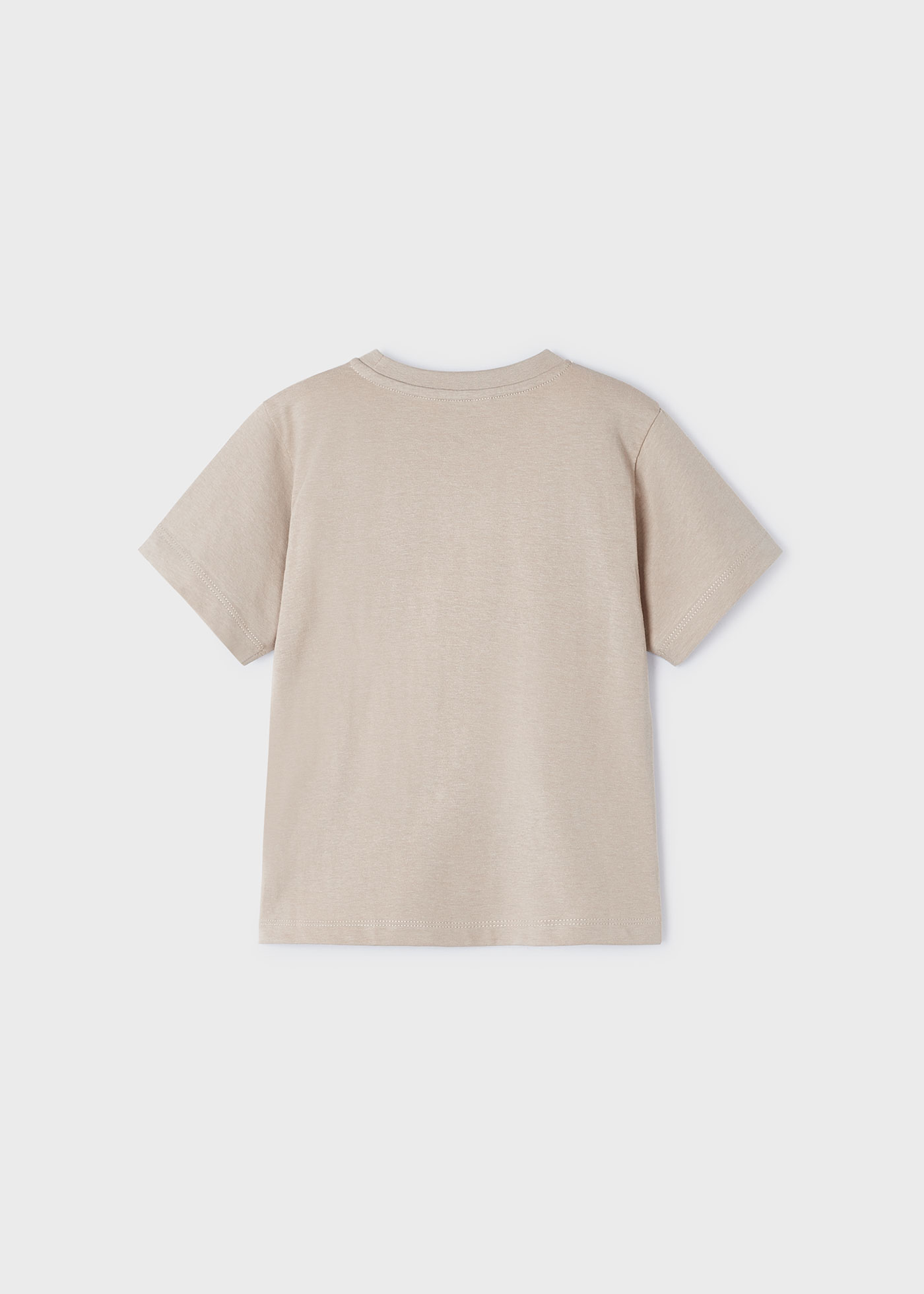 Camiseta Better Cotton com estampa de avião para meninos, cor creme.
