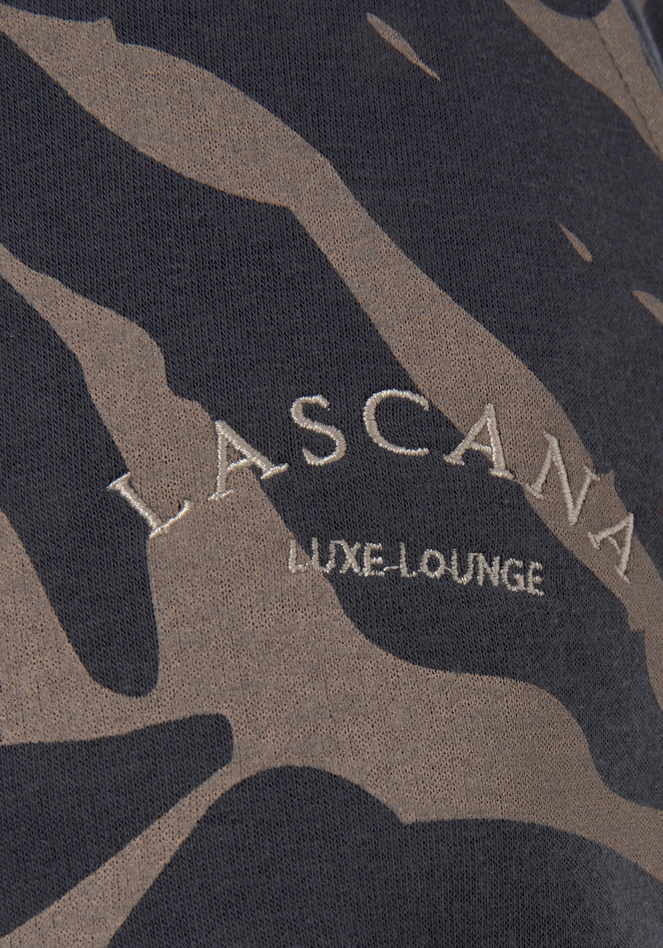 LASCANA Relaxshorts  mit seitlichen Taschen und Logostickerei, Loungewear