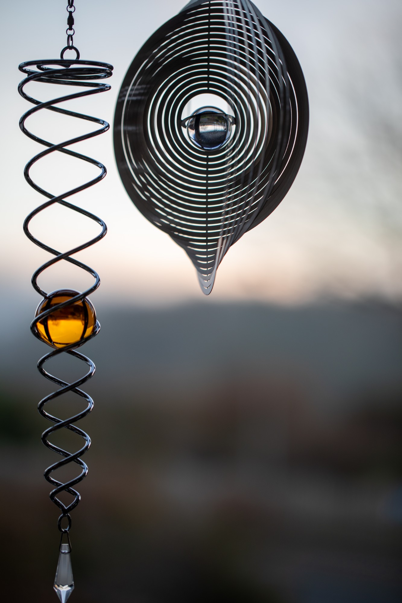 Windspiel Spirale, Stahl mit Bernstein-Glaskugel, H 40 cm, Ø 6 cm günstig bestellen