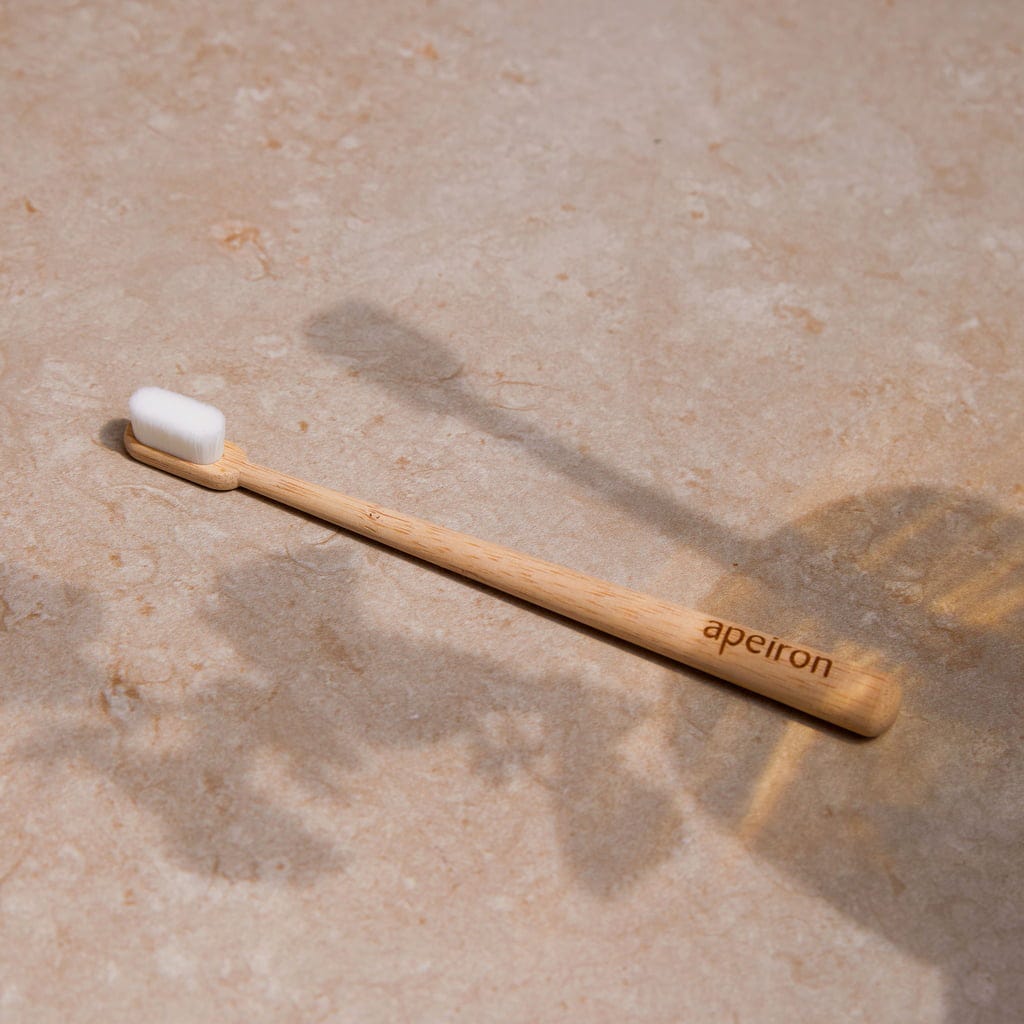 Apeiron  Bambuszahnbürste FINIDENT, Weiß