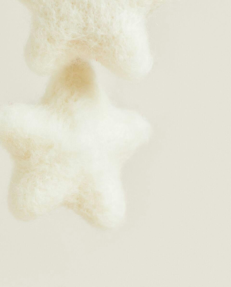 Enfeite de Natal em feltro com estrelas xadrez