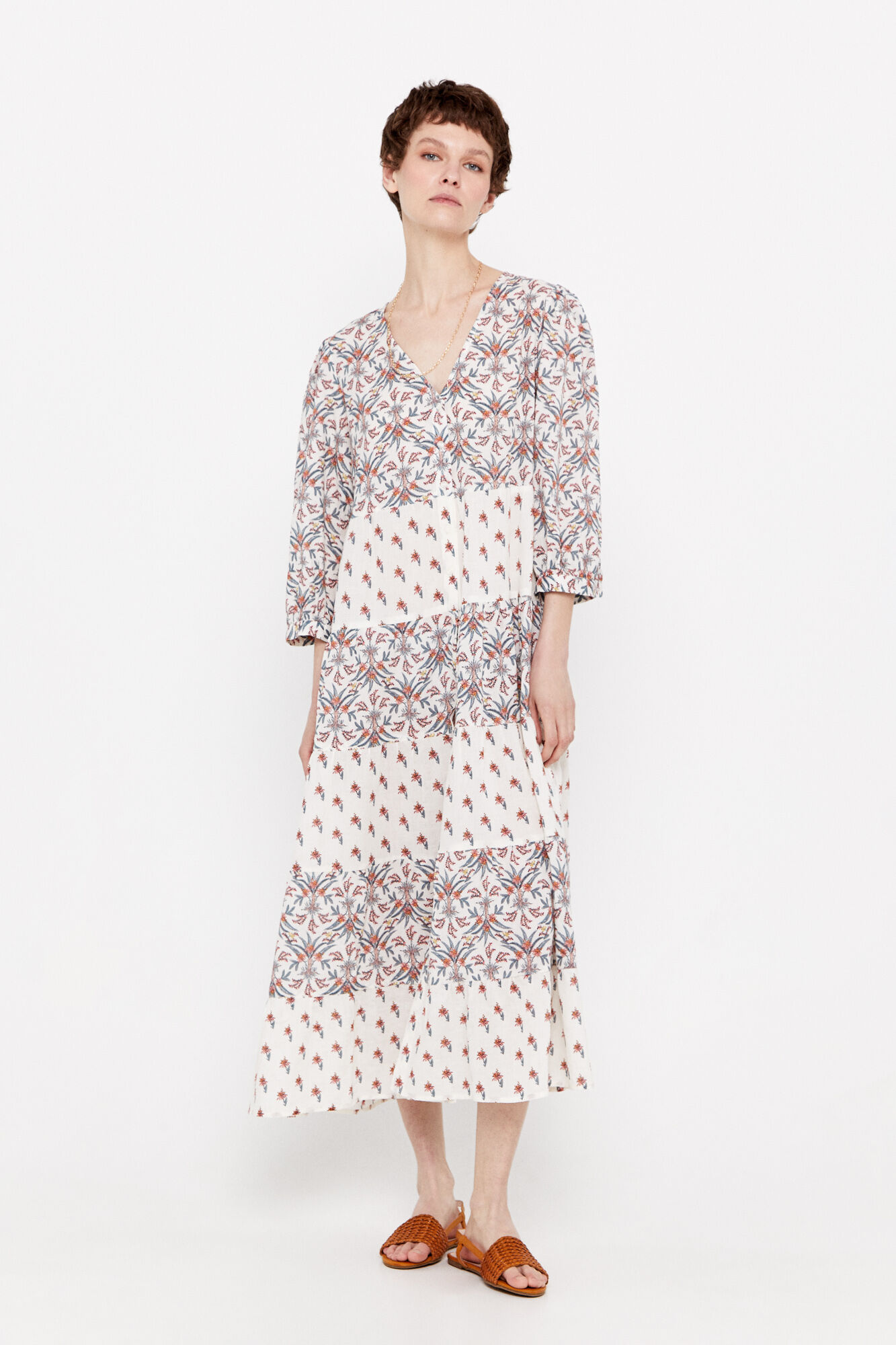 Vestido com estampa floral - Estampa branca