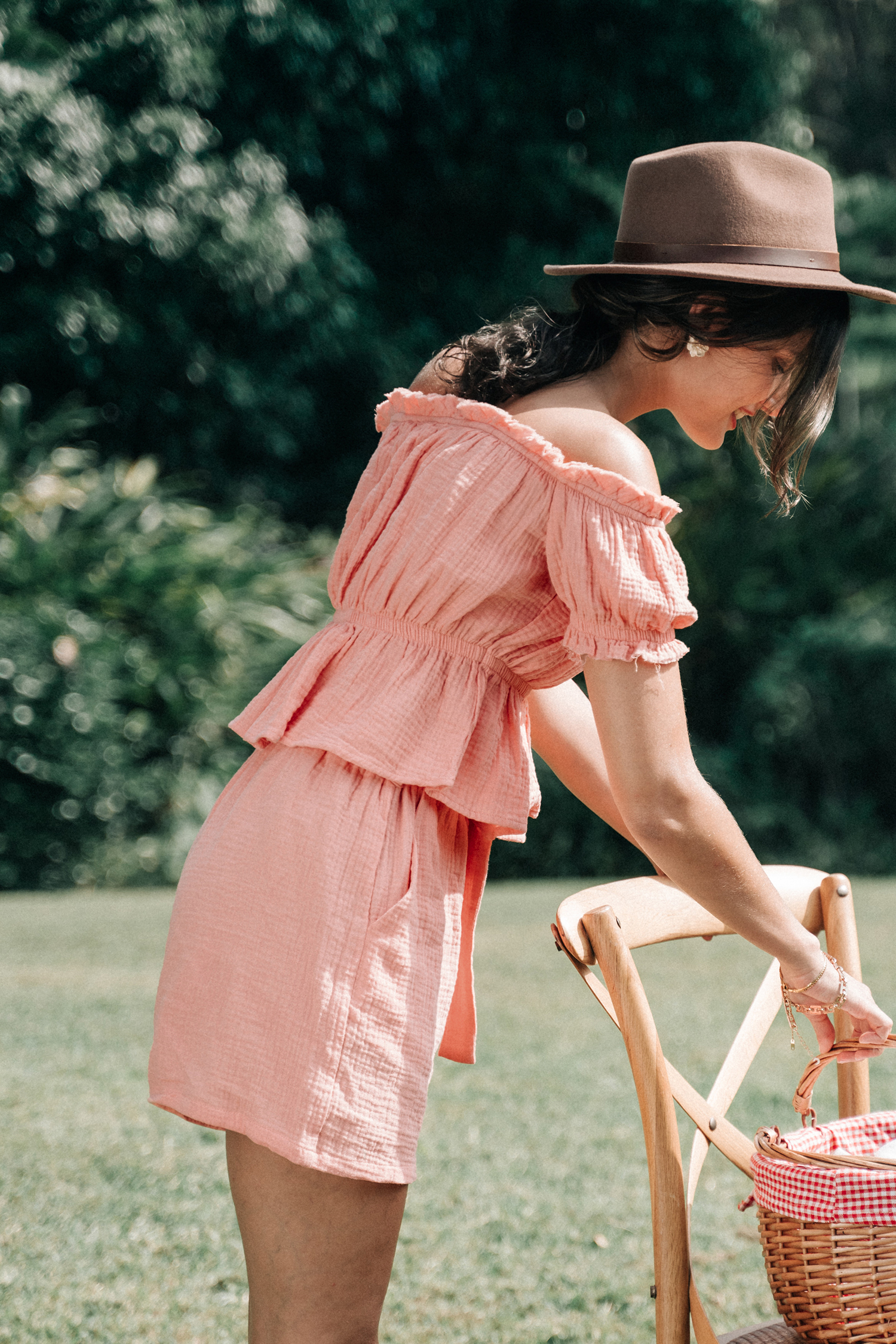 Haut en pur coton à volants et short droit rose