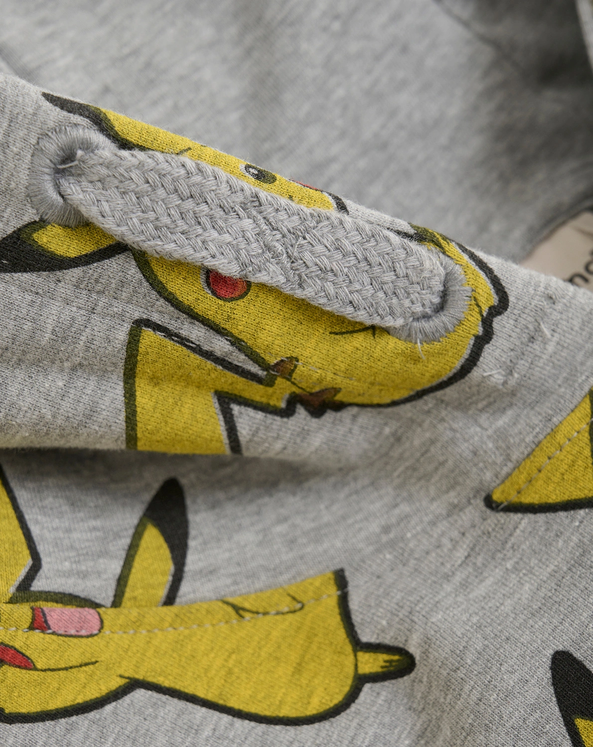 Kapuzen-Pullover PIKACHU AOP in light grey melange