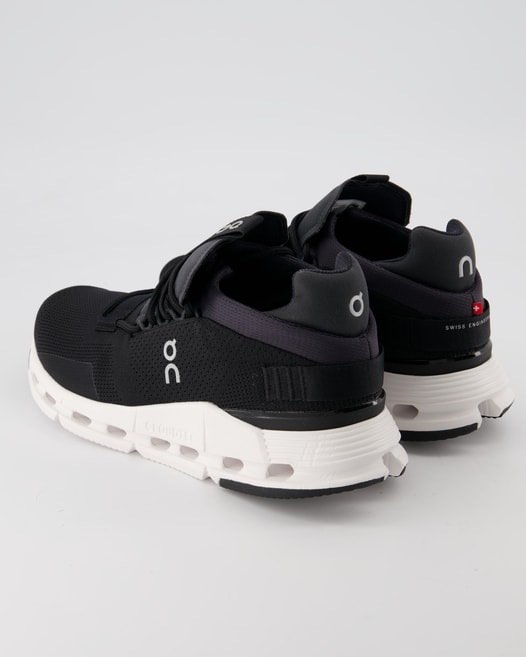 ON Running Cloudnova Sportschuhe in Schwarz