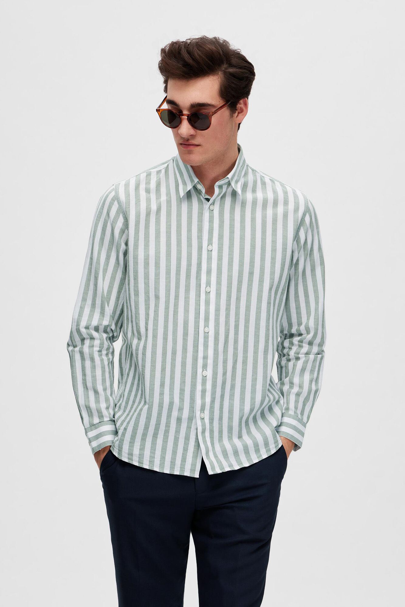 Camisa de manga comprida em linho e algodão orgânicos. - Cáqui
