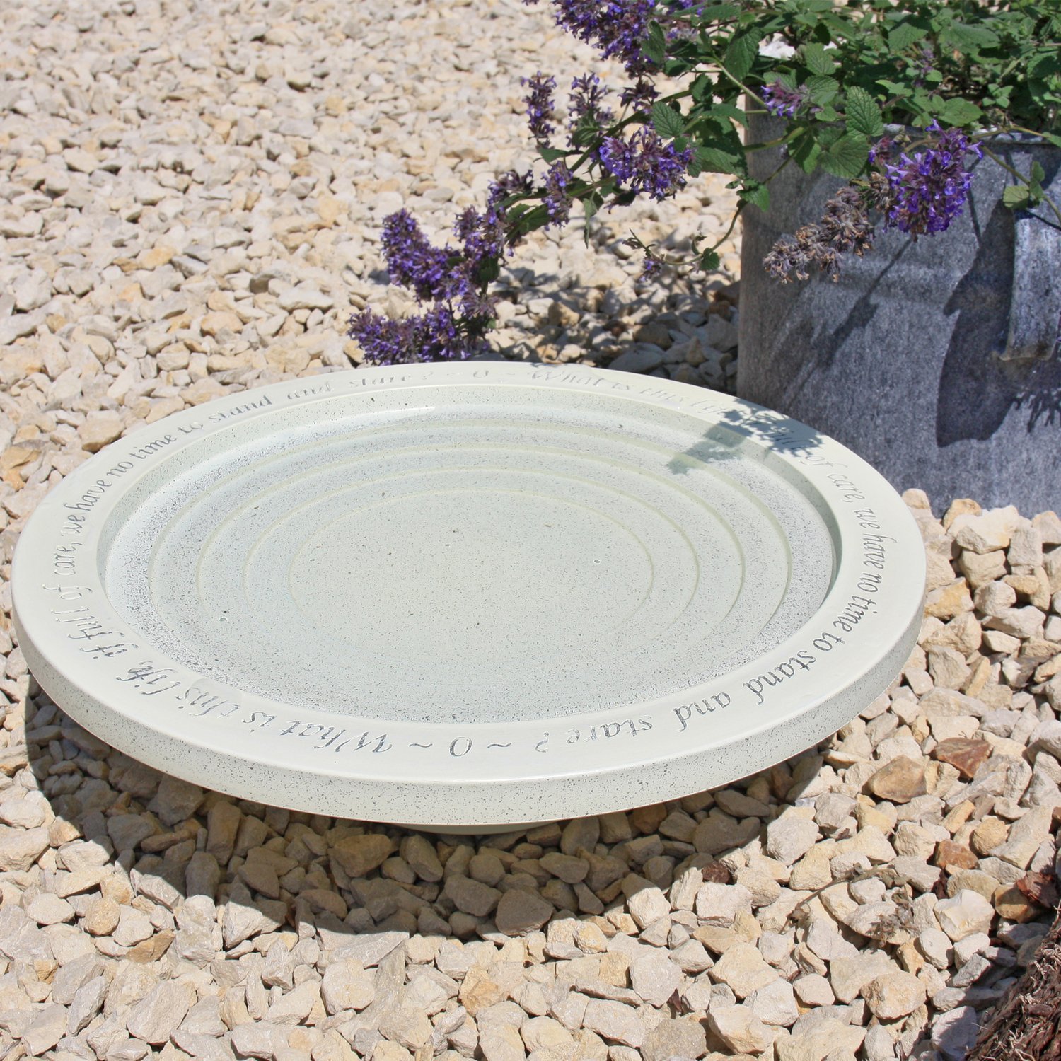 Bain d'oiseaux et abreuvoir du théâtre shenstone