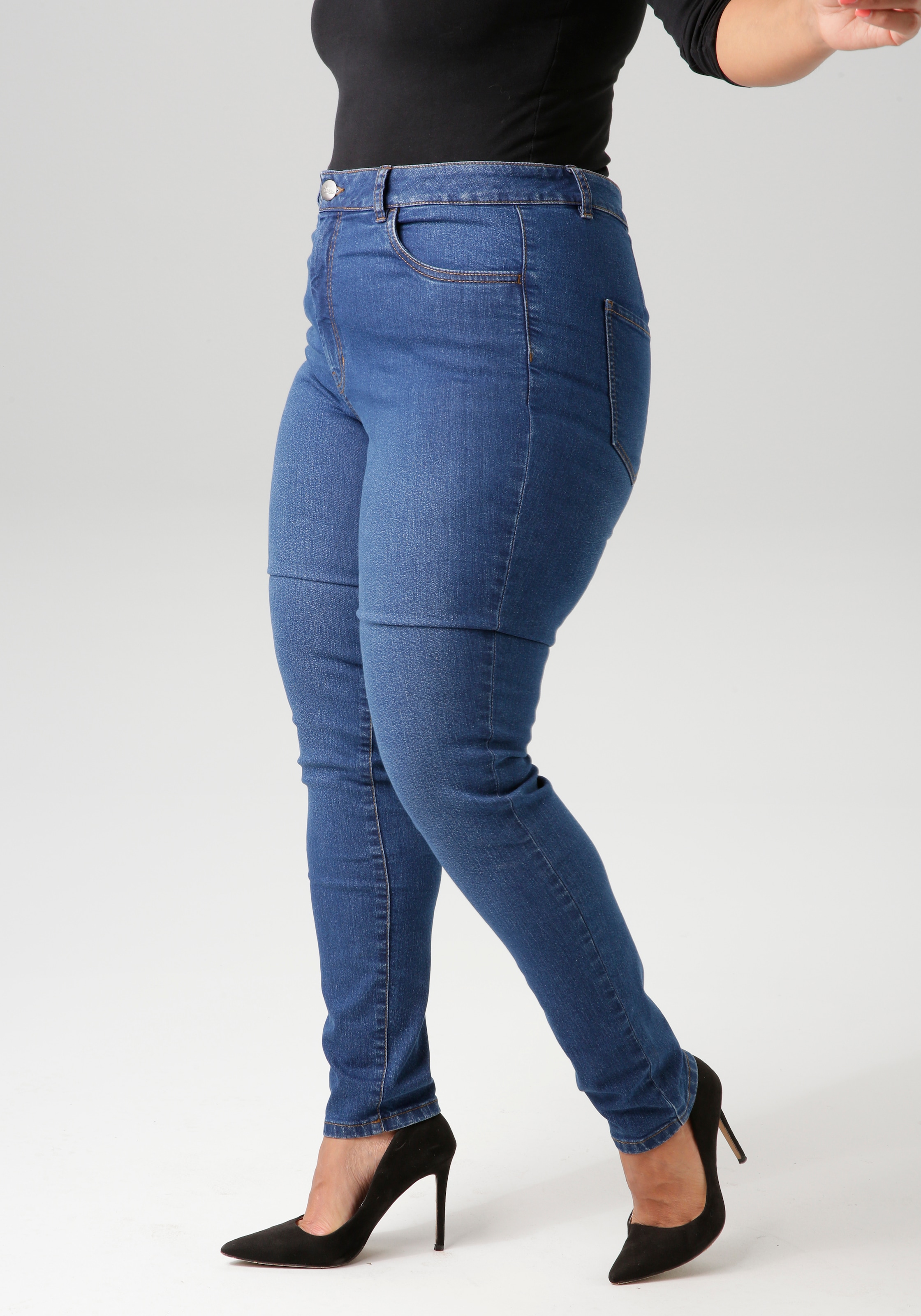 Aniston PLUS Skinny-fit-Jeans regular waist - in dezenter Used-Waschung - NEUE KOLLEKTION