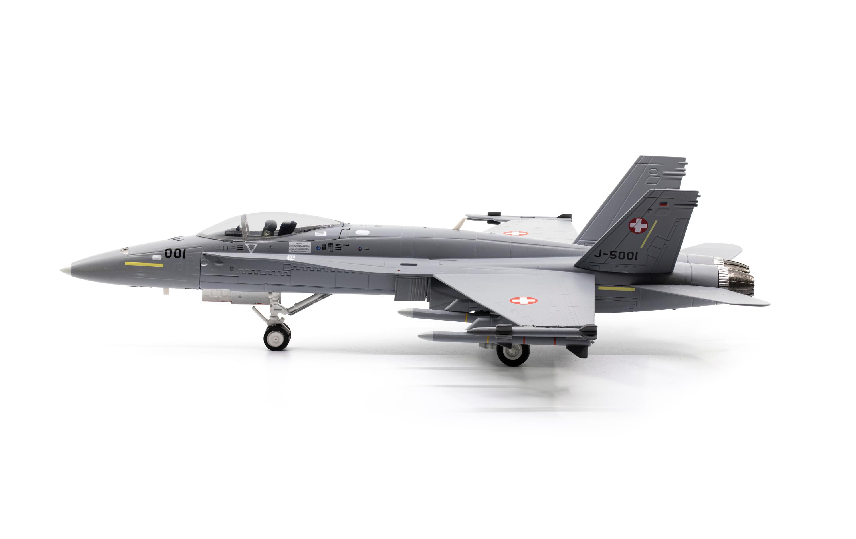 F/A-18C Hornet J-5001 1:72F/A-18C Hornet J-5001 ? Erstes Schweizer Kampfjet-Modell mit einzigartiger Nose-Art