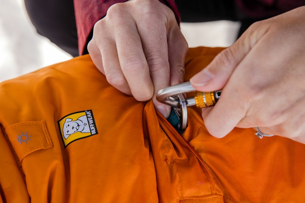 Veste d'hiver pour chien isolée quinzee™ avec passage pour laisses. Couleur: campfire orange (orange), taille: xxs