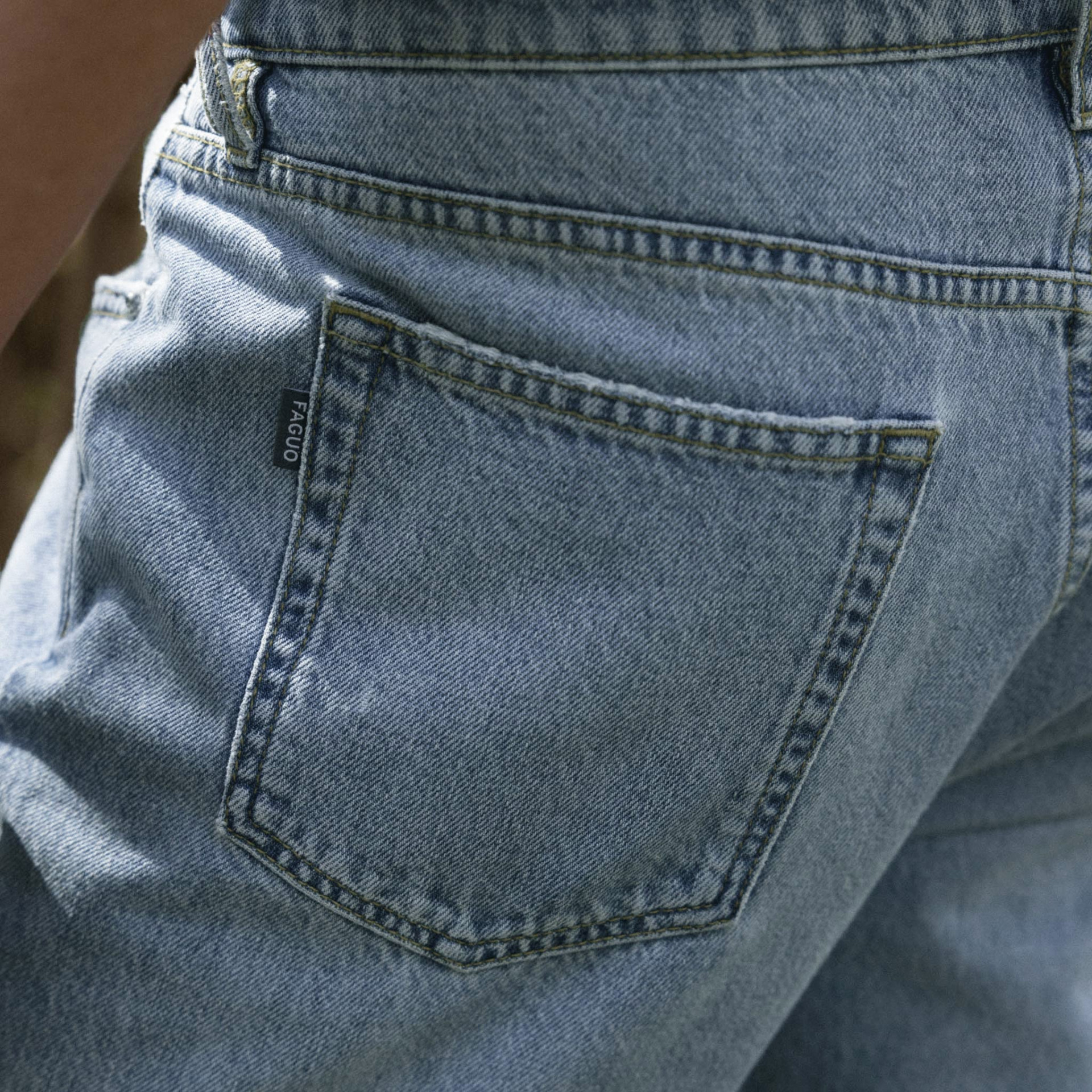 Jean light denim coupe straight végan en coton et coton recyclé - modèle Straight denim