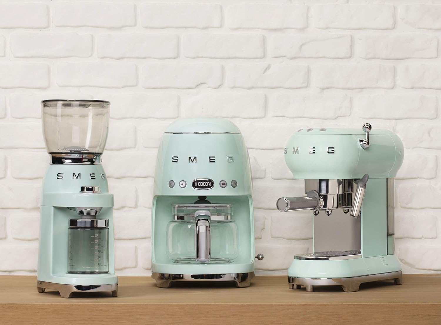 Smeg, ECF01WHEU Manual Espresso -Maschine, Cappuccino -System, Thermoblock, große Tassengehäuse und Doppelkaffeefunktion, 1 l Wassertank, kompakte Abmessungen, 1350W, Weiß