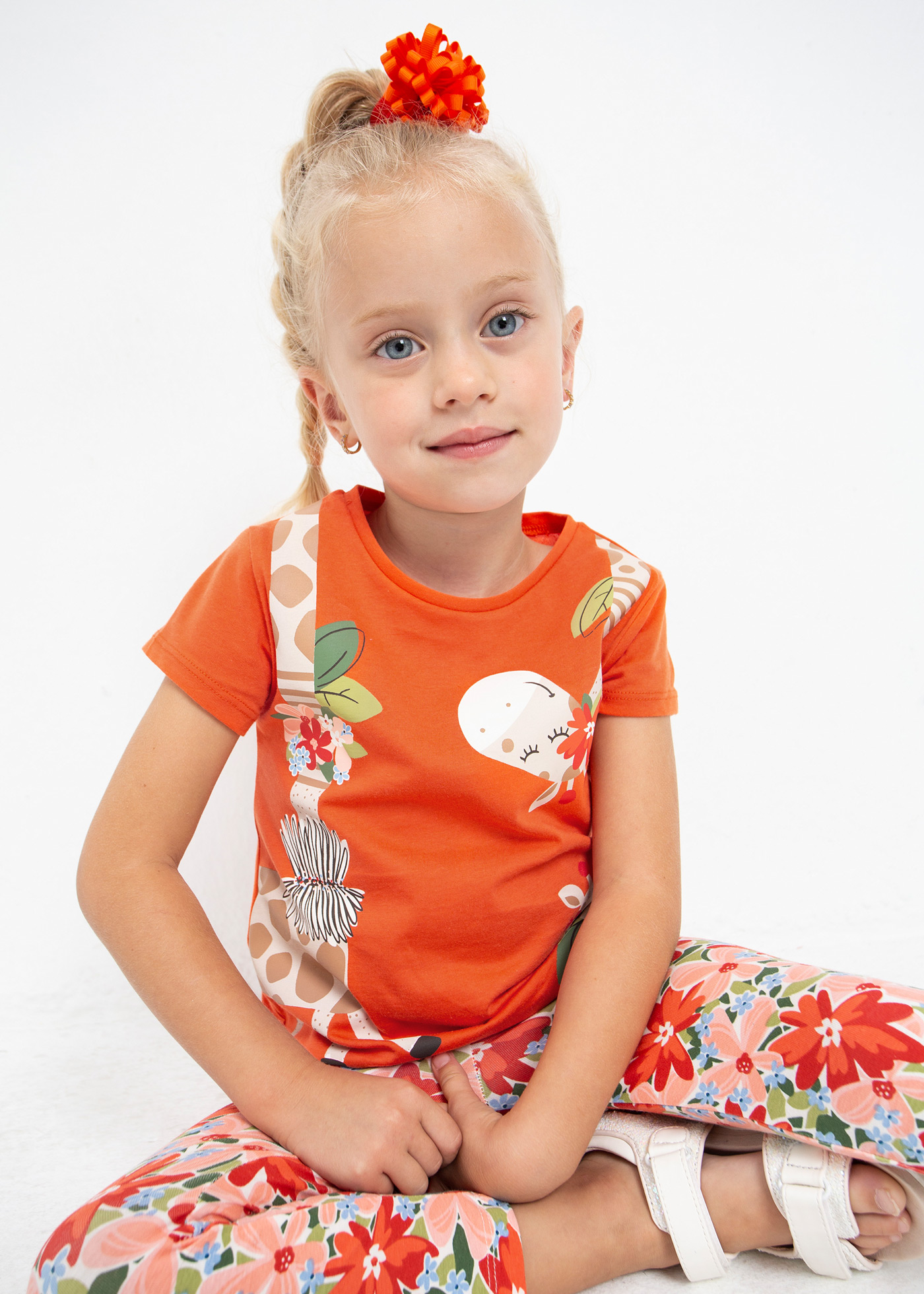 Camiseta feminina com estampa sustentável em algodão.