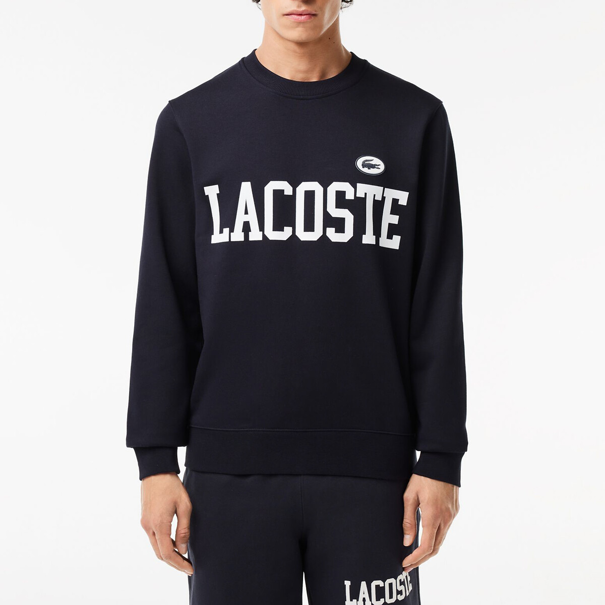Suéter LACOSTE com gola redonda e logo, em fleece.