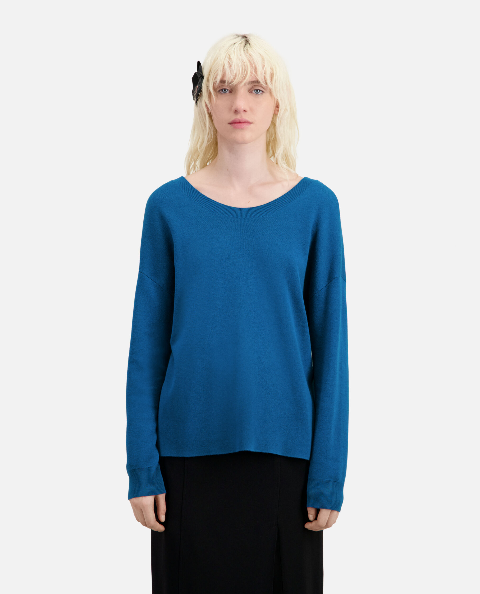 Blue sweater with buttoning on the back