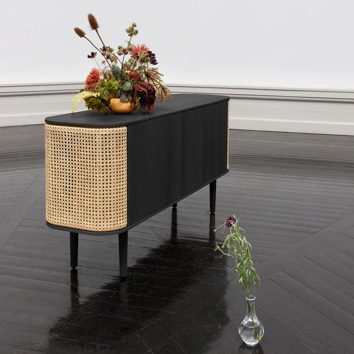 Umage - Treasures Sideboard mit 3 Türen, Eiche schwarz / white sands