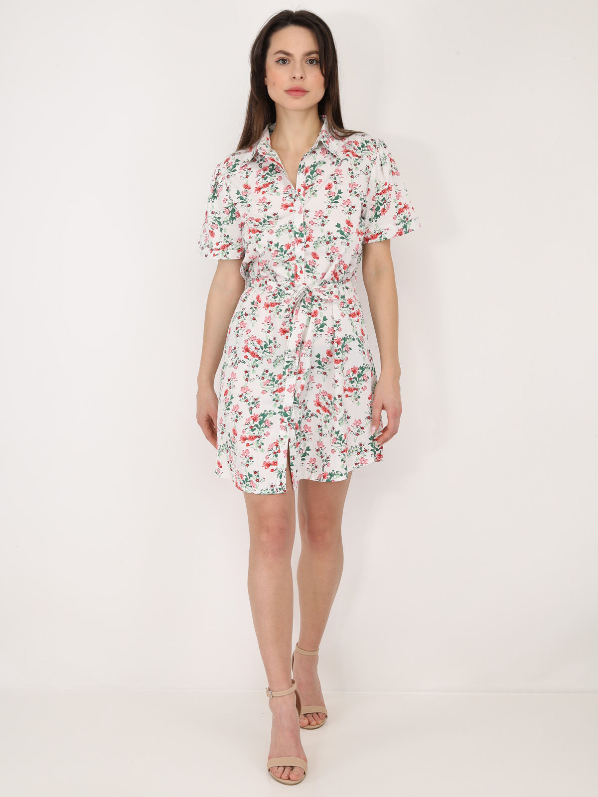 Robe chemise à fleurs ceinturée- Blanc