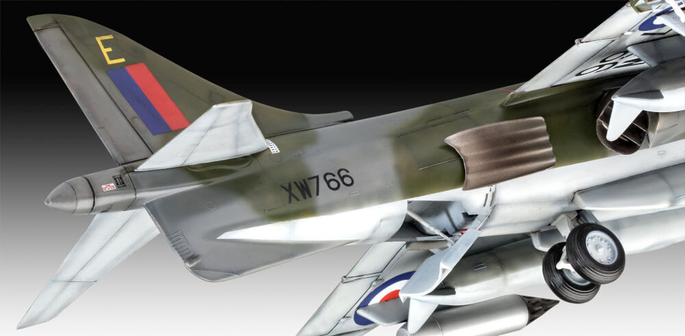 Geschenkset Harrier GR.1, 50 Years, Revell Modellbausatz mit Basiszubehör