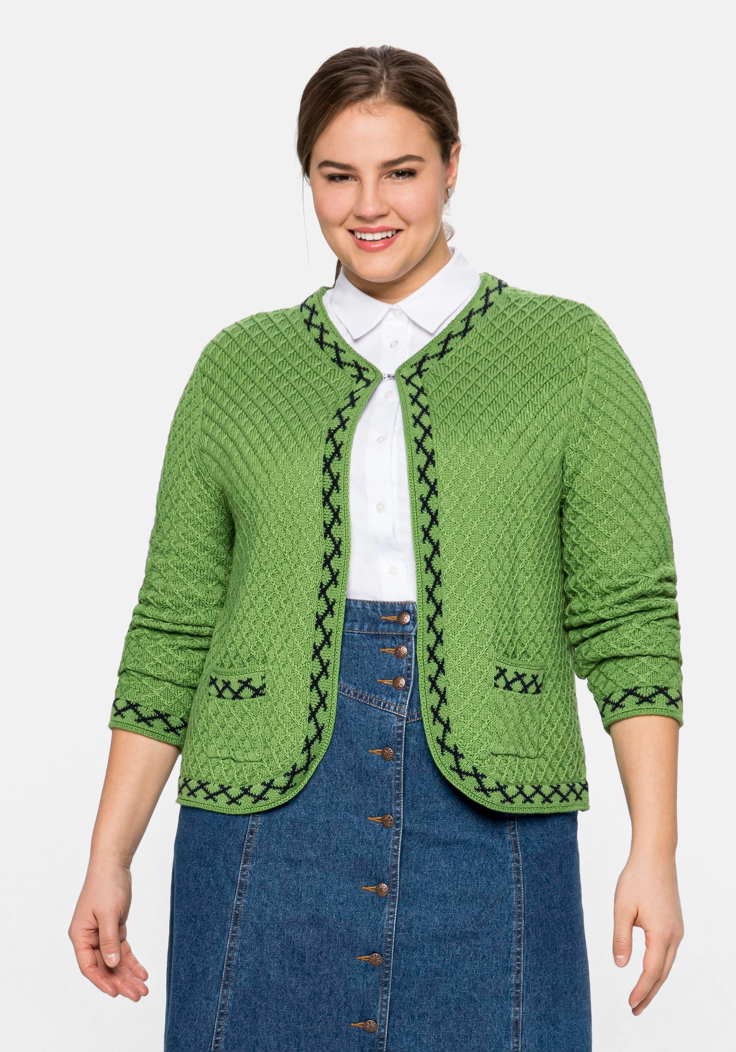 Kurze Trachten-Strickjacke mit Zierborte