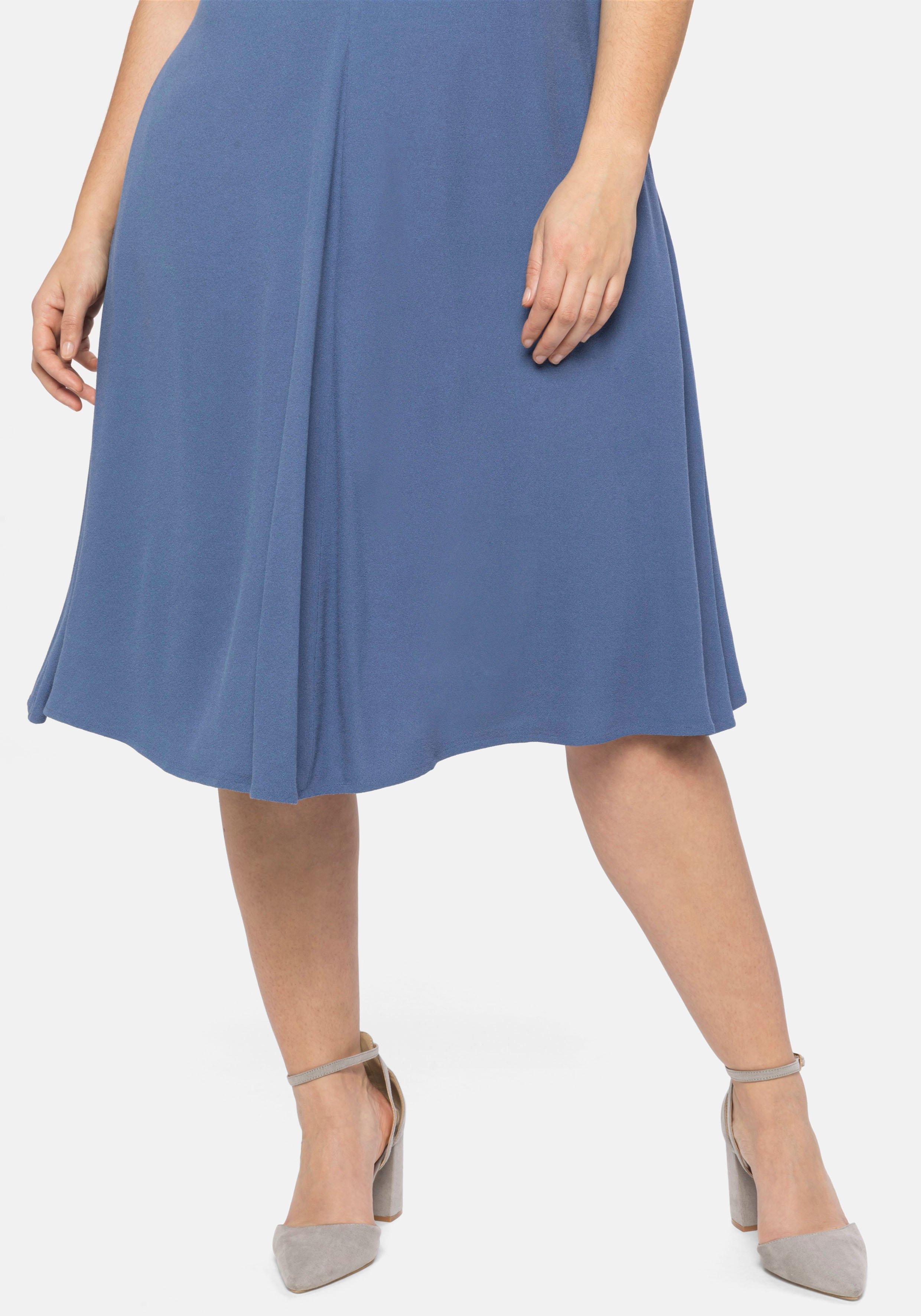 Ärmelloses Cocktailkleid mit Falten-Detail