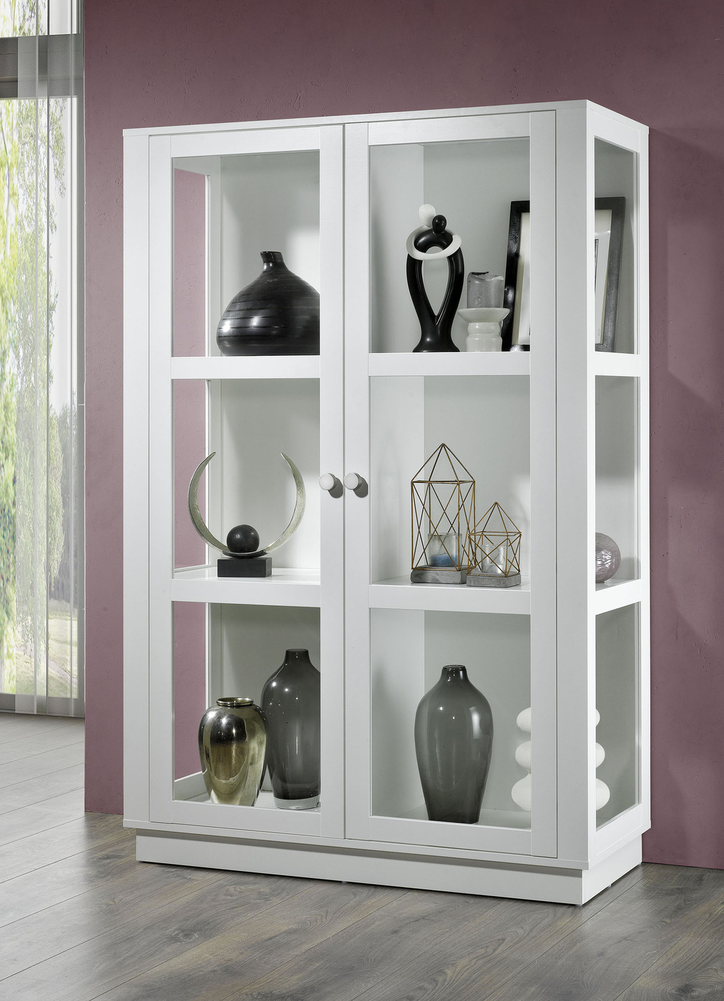 Vitrine mit Aluminiumknöpfen in Gold-Optik