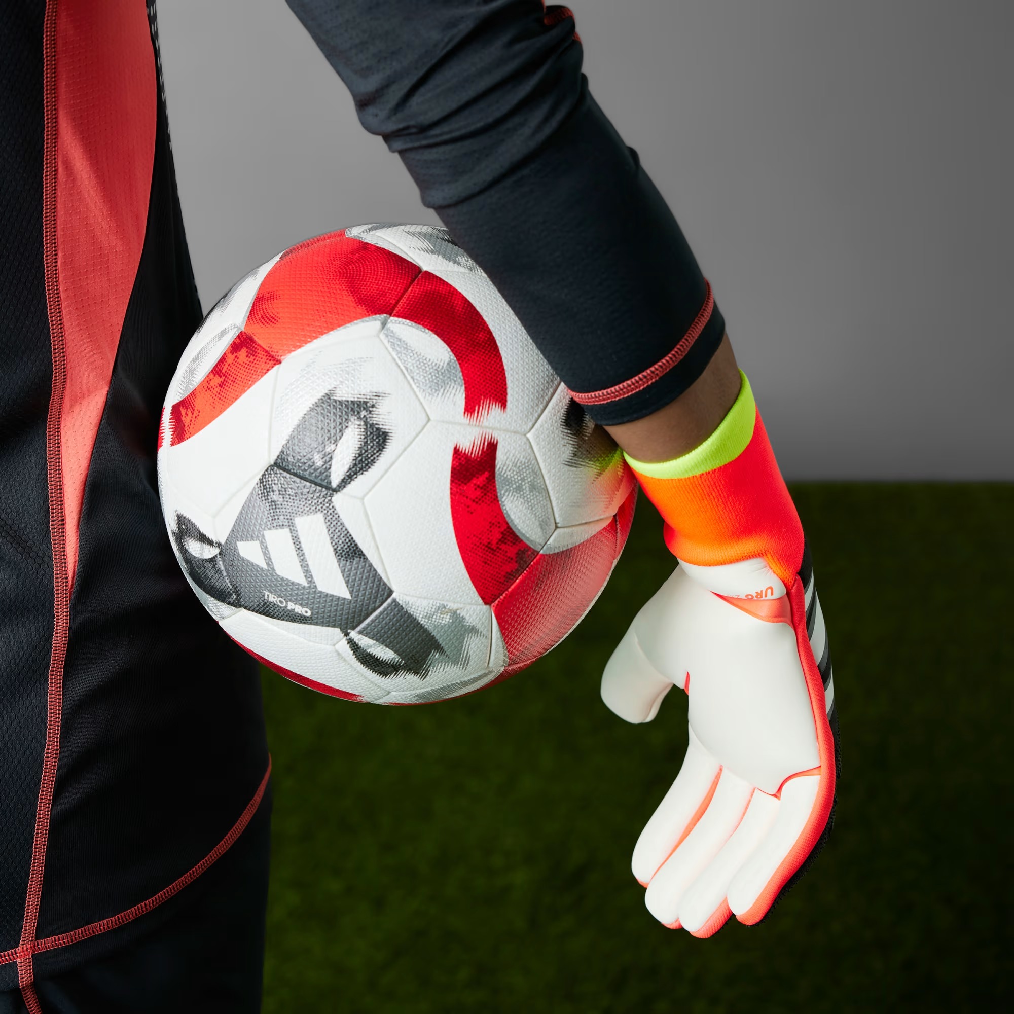 Predator Pro Keeperhansker Black/Solar Red/Solar Yellow