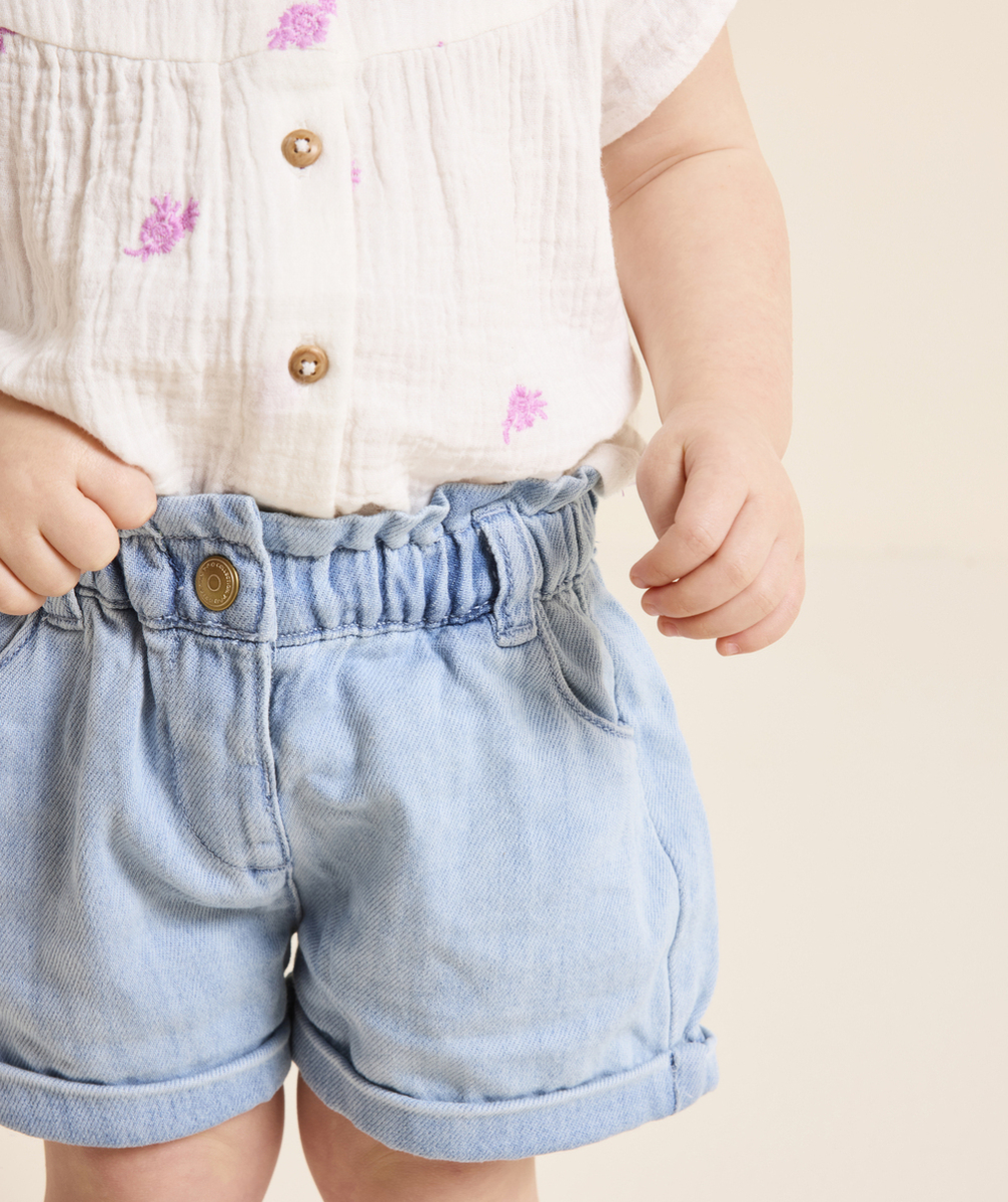 SHORT BÉBÉ FILLE EFFET DENIM EN COTON À FAIBLE IMPACT ENVIRONNEMENTAL