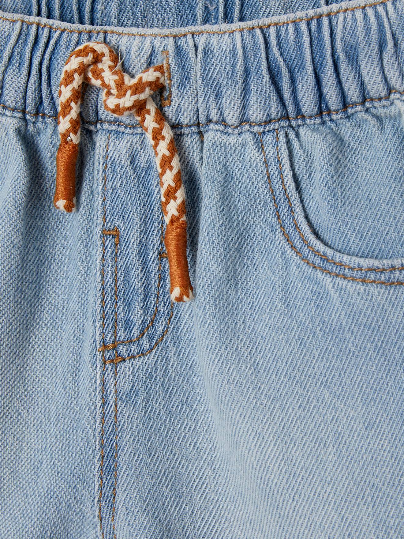 Shorts jeans azul bebê de lavagem média