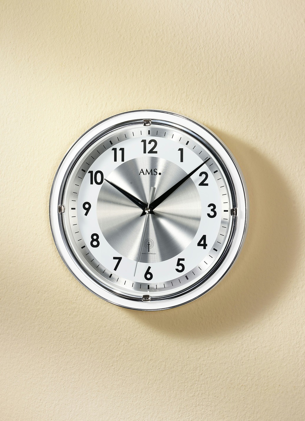 Wanduhr mit Funkuhrwerk