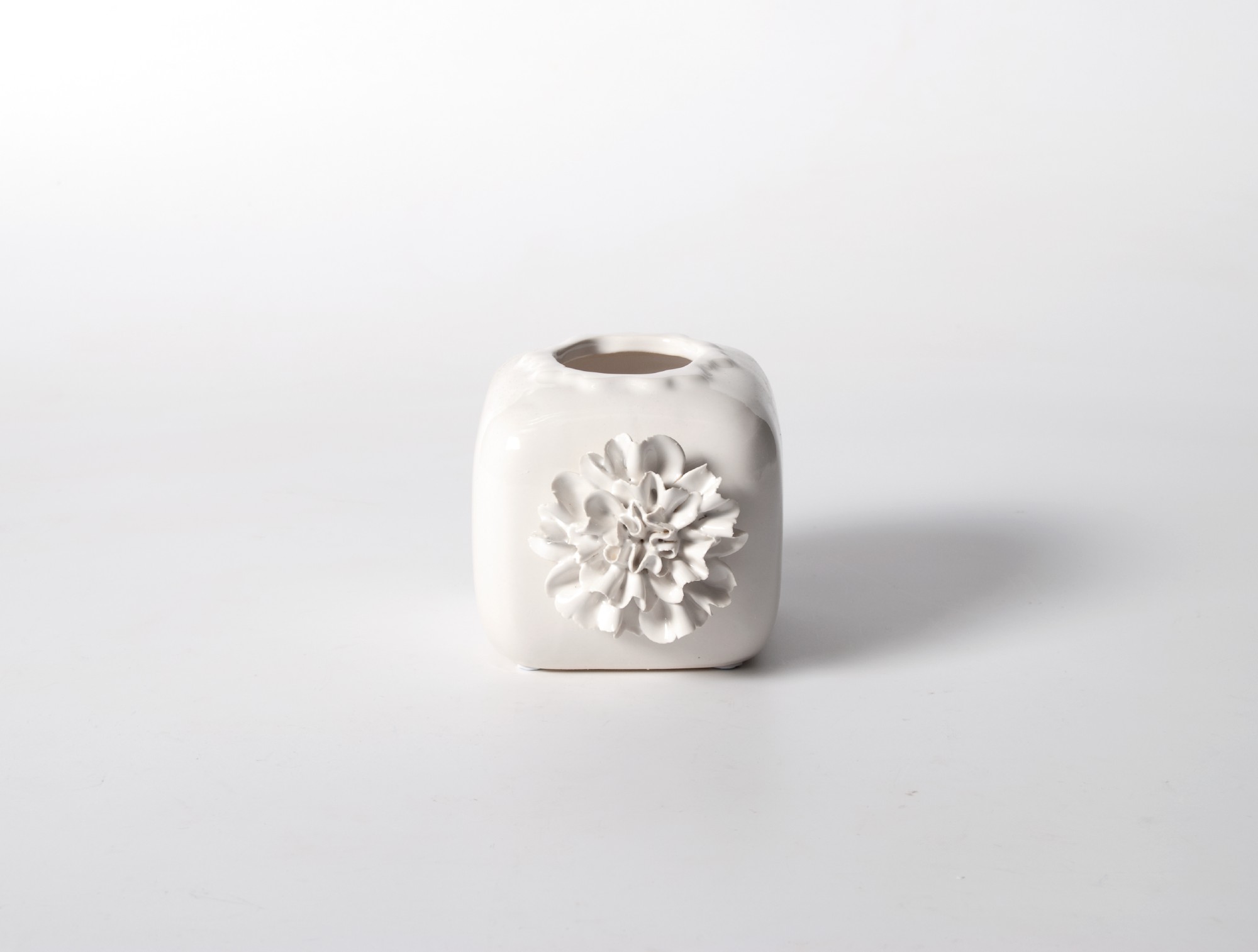 Keramikvase 'Dianthus quadra', weiß, B 10 cm, L 11,5 cm, H 9 cm von fischer's lagerhaus
