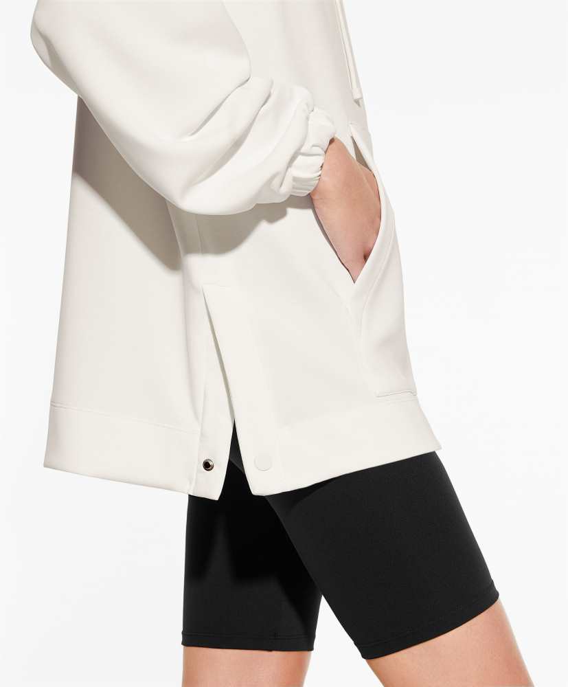 Moletom oversized em modal com toque macio e zíper.