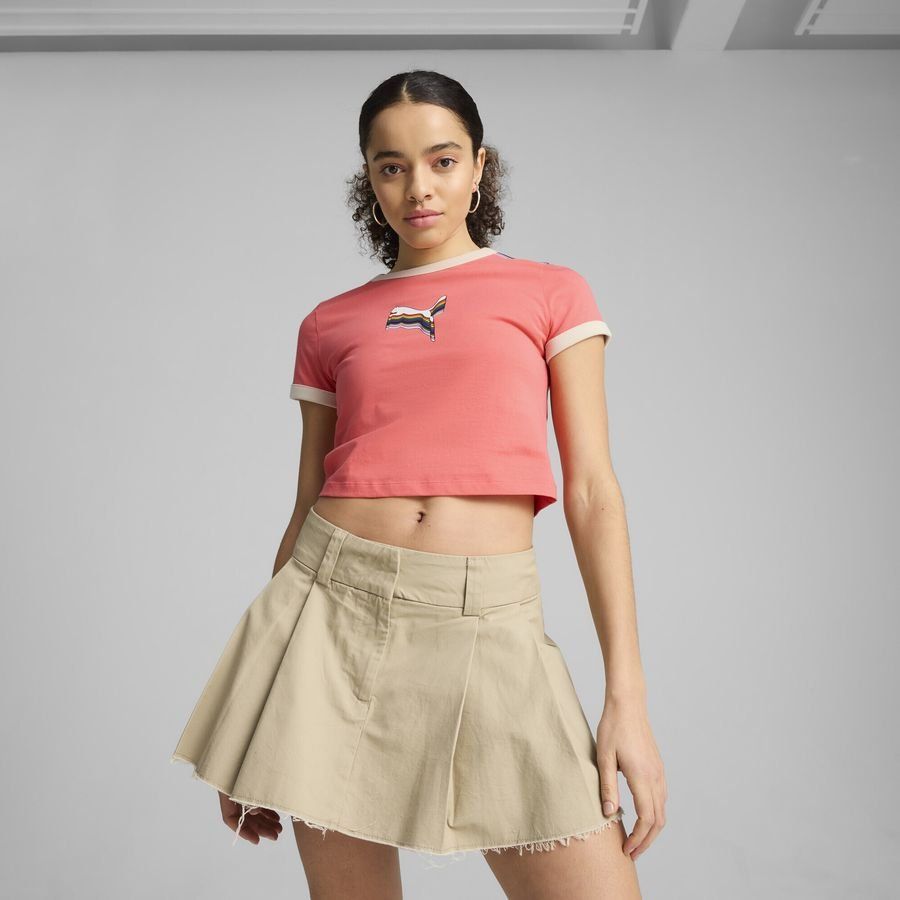 Puma EQUAL LOVE CONFEDERATION Kurzes figurbetontes T-Shirt mit Grafik