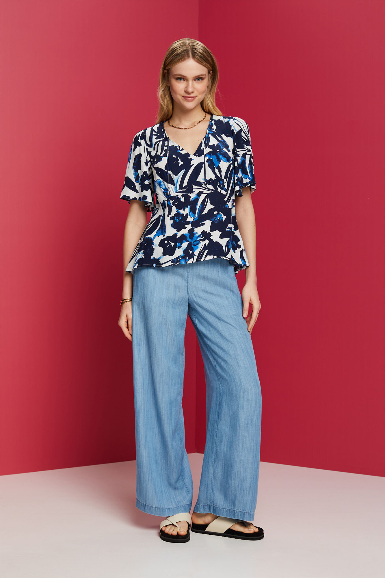 Blusa ECOVERO em viscose com estampa floral - Estampa azul