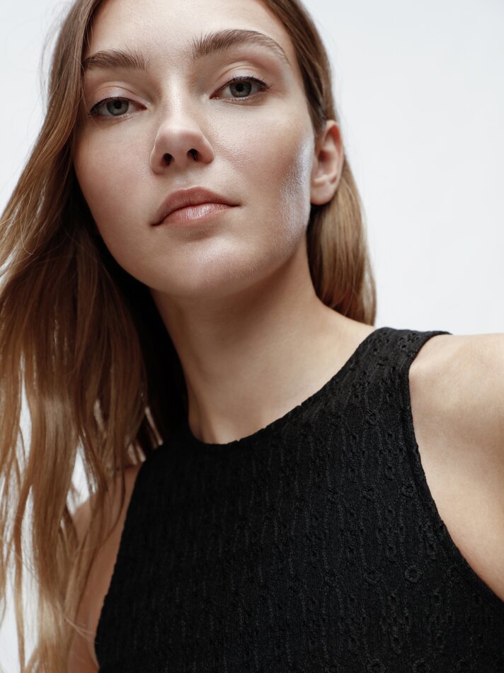 Blusa com bordado suíço - Preta