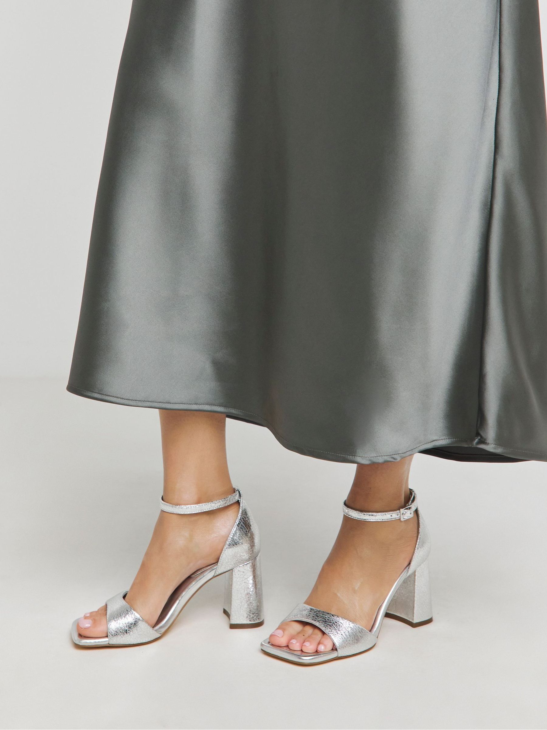 Zilver - Simply Be Barely There Block Heel Sandals In Wide Fit