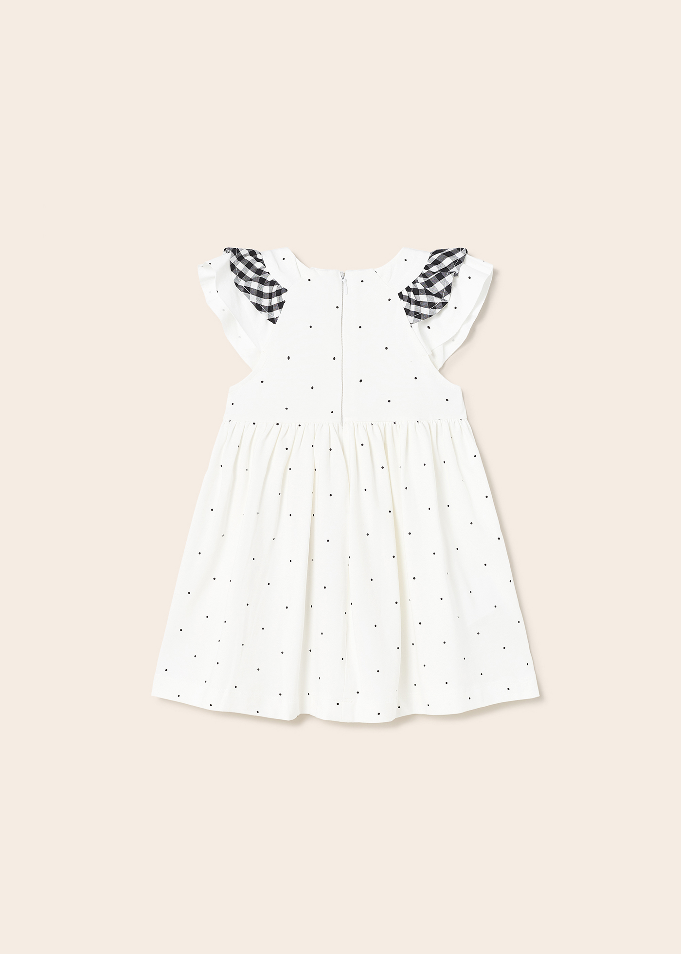 Vestido infantil com estampa feita de algodão sustentável.