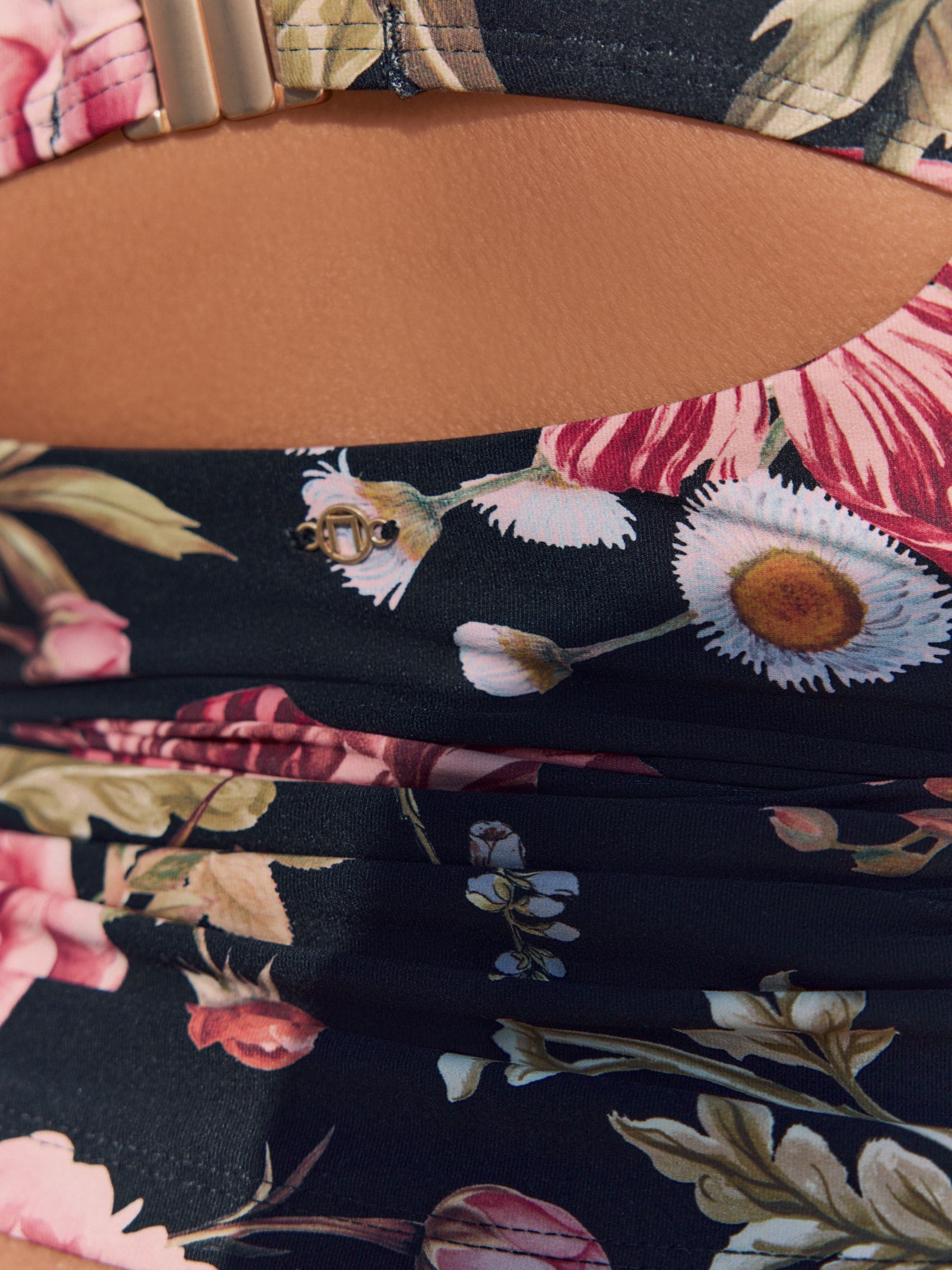 Zwart bloemenprint - Figuurverbeterende bandeautankinitop met brede bandjes