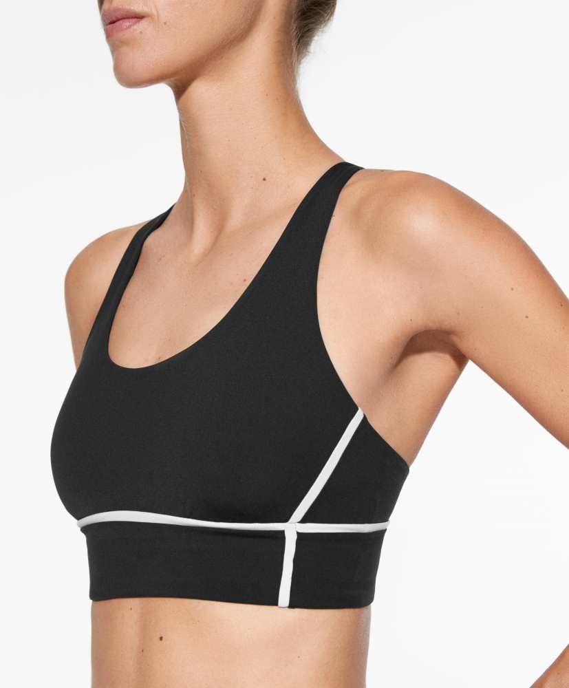 Sutiã esportivo com detalhes em viés e suporte médio para os seios.