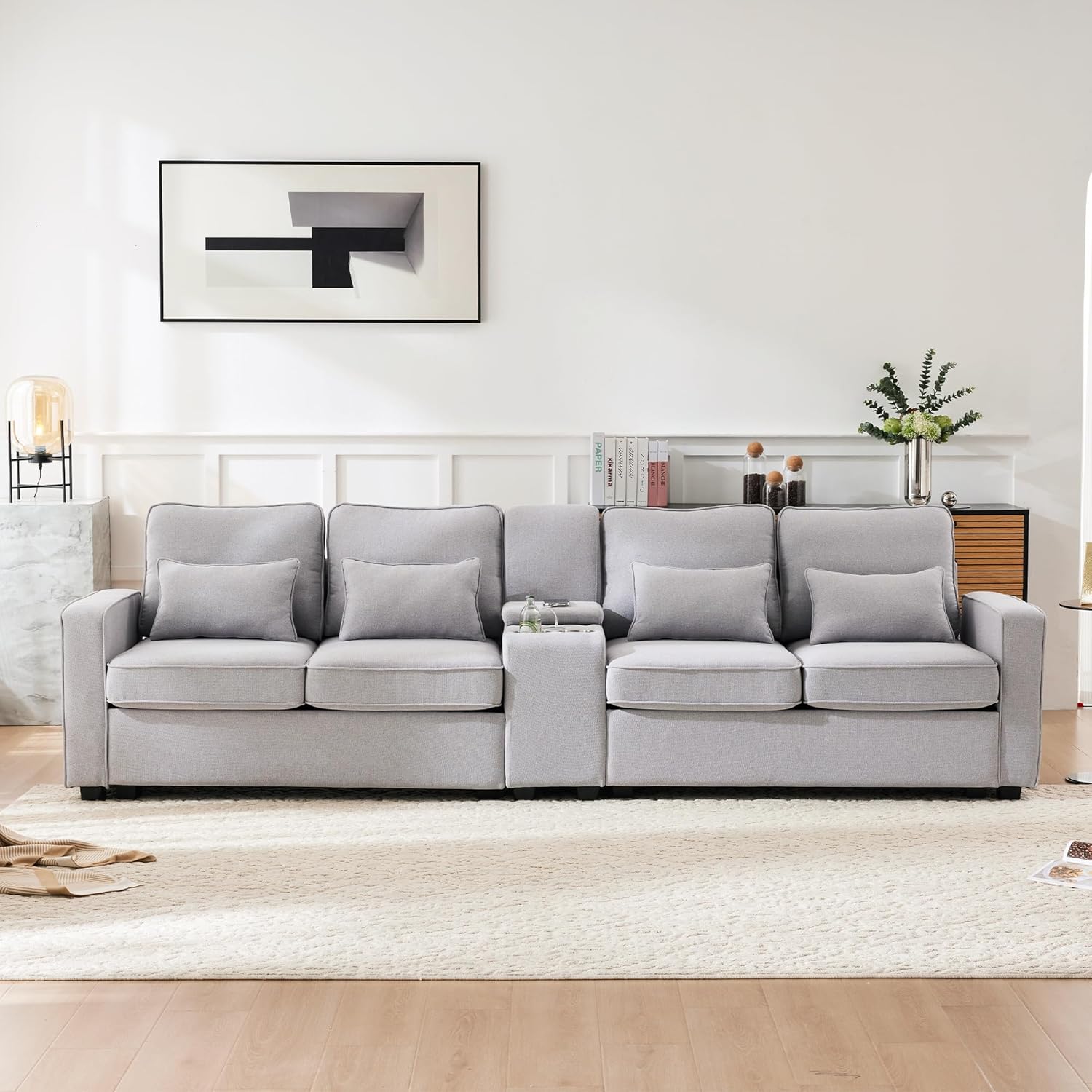 Kebnor Modernes 4-Sitzer-Sofa aus Leinenstoff mit Konsole, 2 Getränkehaltern, 2 USB-Anschlüssen zum Aufladen mit Kabel, mit Armlehnentaschen und 4 Kissen, einfaches Sofa für Wohnzimmer, Büro (Grau)