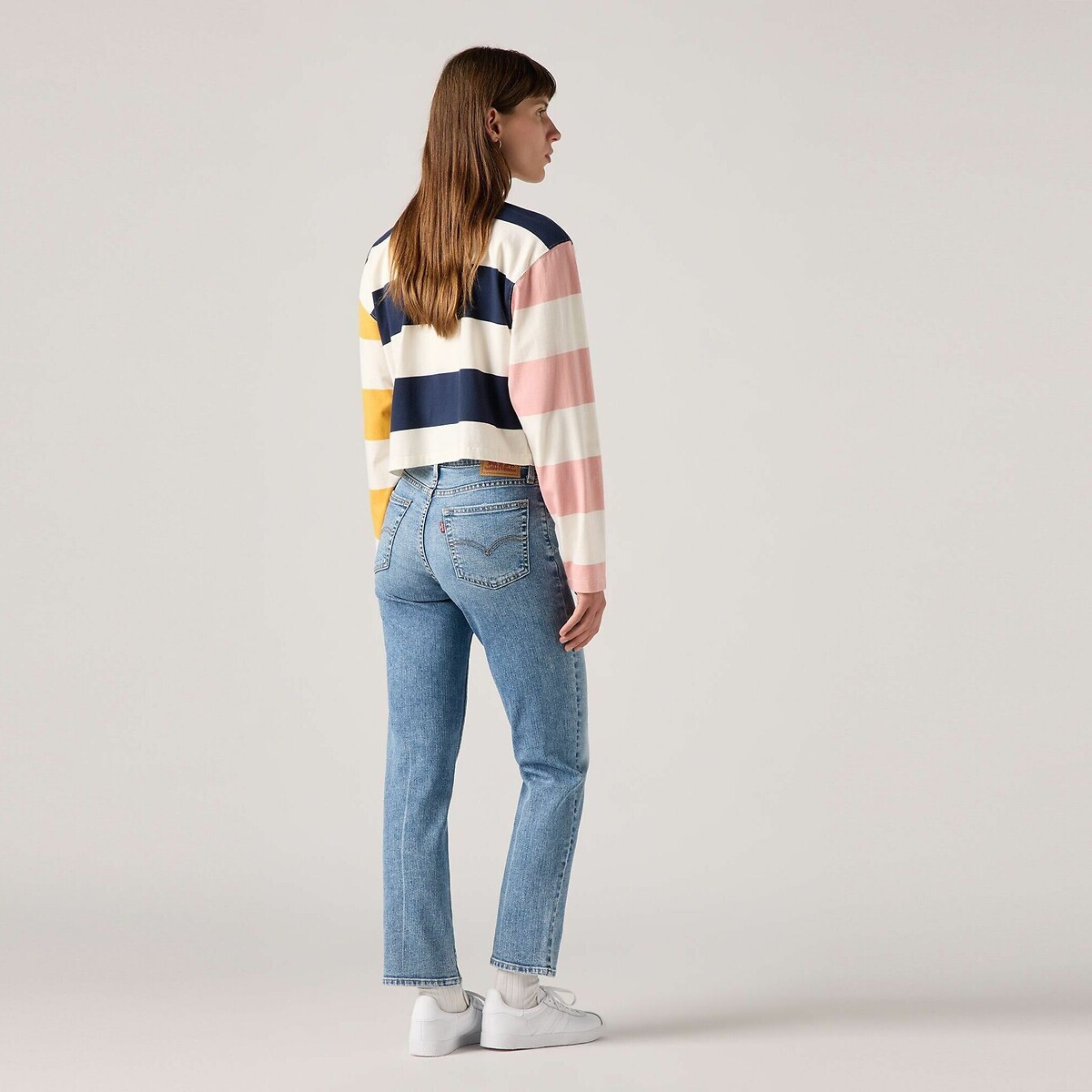 Calça jeans Levi's 724 de cintura alta e corte reto.