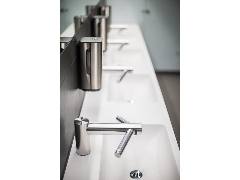 Dyson Händetrockner Airblade Wash   Dry WD04 mit niedriger Wasserhahn mit integriertem Trockner für die Hände
