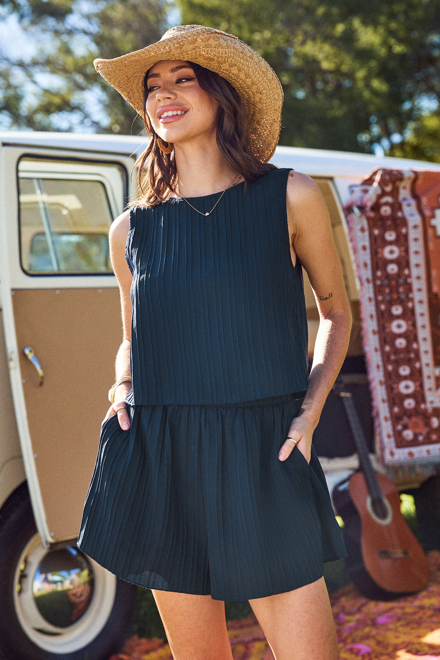 Ensemble sans manches à col bateau et short à jambe évasée bleu